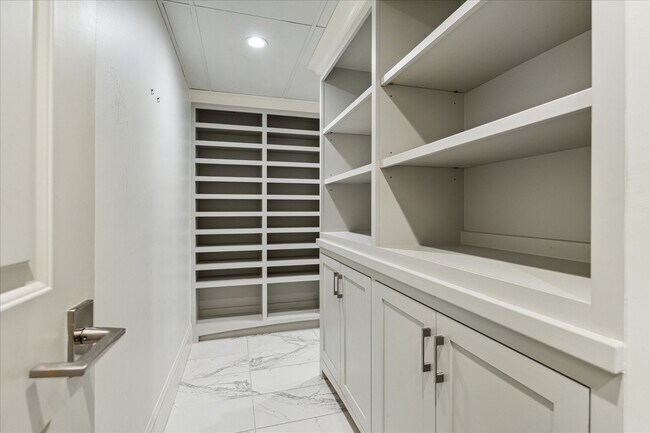 Building Photo - 15 Greenway Plz