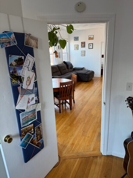 Building Photo - 25 Hanover Ave