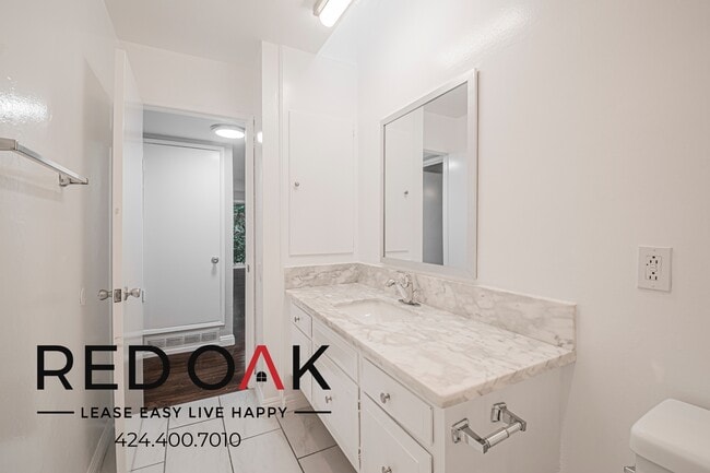 Building Photo - 15101 Magnolia Blvd