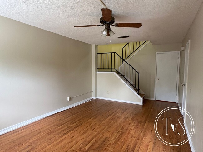 Building Photo - RATE DROP ALERT (was $1300/month) and SUMM...