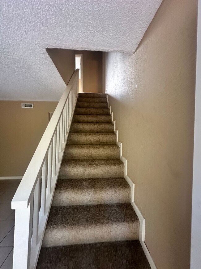 Building Photo - 2BD/1.5B Apartment in Adel