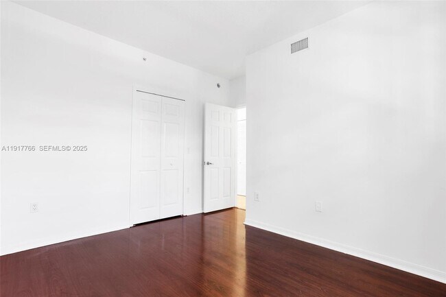 Building Photo - 6670 NW 114th Ave