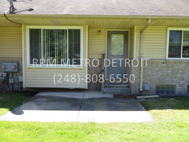 Building Photo - Sterling Heights Condo(16 Mile & Mound)