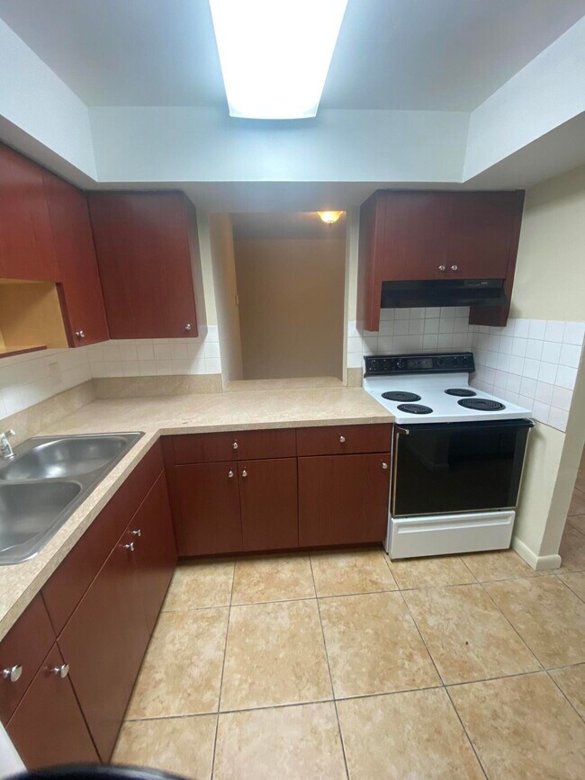 Building Photo - 7931 SW 10th St