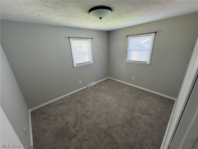 Building Photo - 7526 Holly Dr