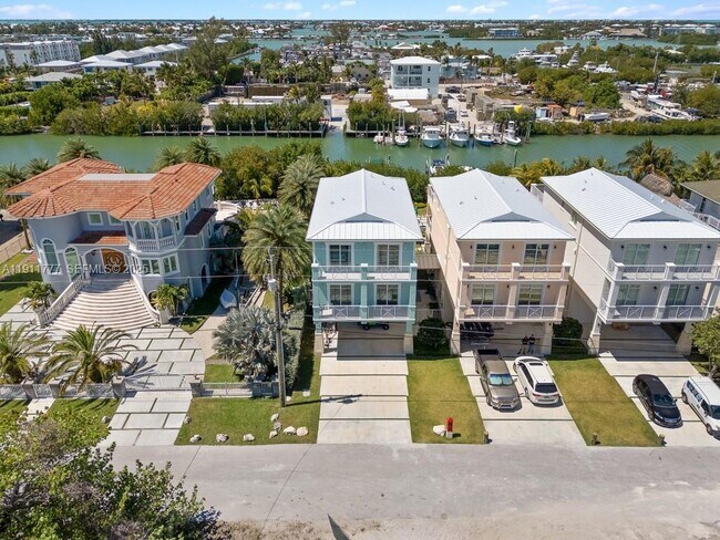 Building Photo - 112 Ave D