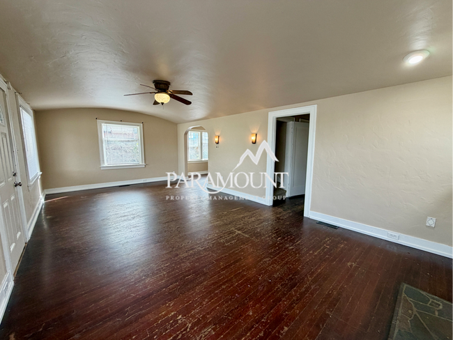 Building Photo - 3 Bedroom with Detached Garage and Office!