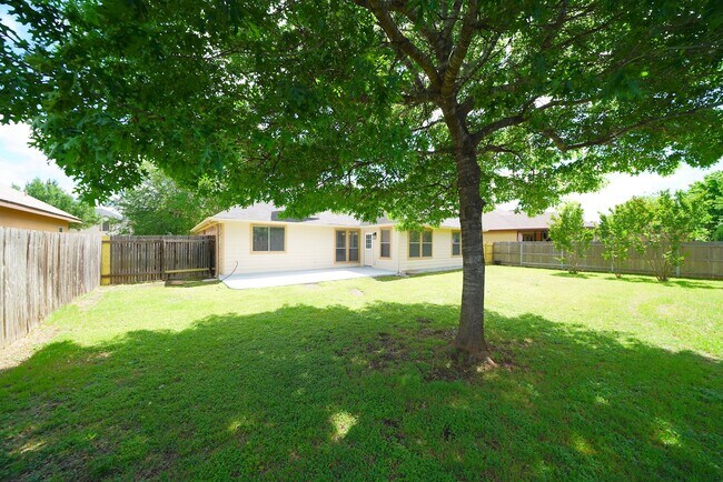 Building Photo - Move-In Ready Property Now Available in Selma, TX! - Realtor Commission: $600