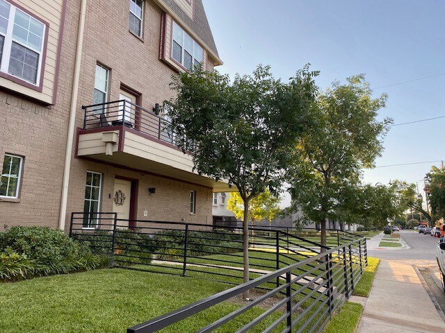 Building Photo - 5820 Bryan Pkwy