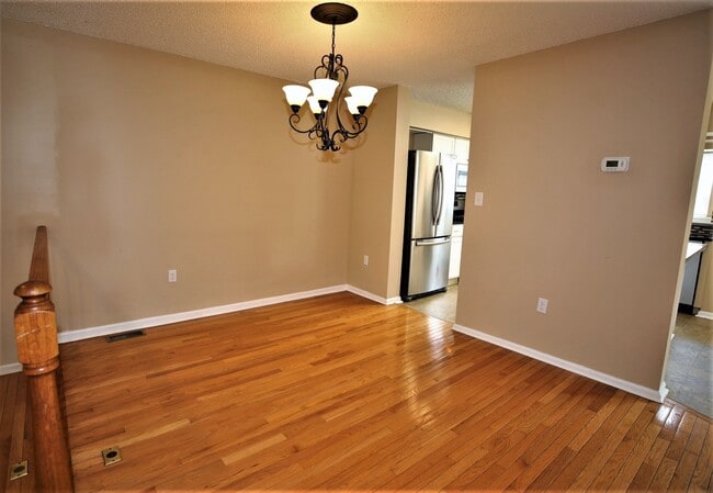 Building Photo - 13 Halstead Pl