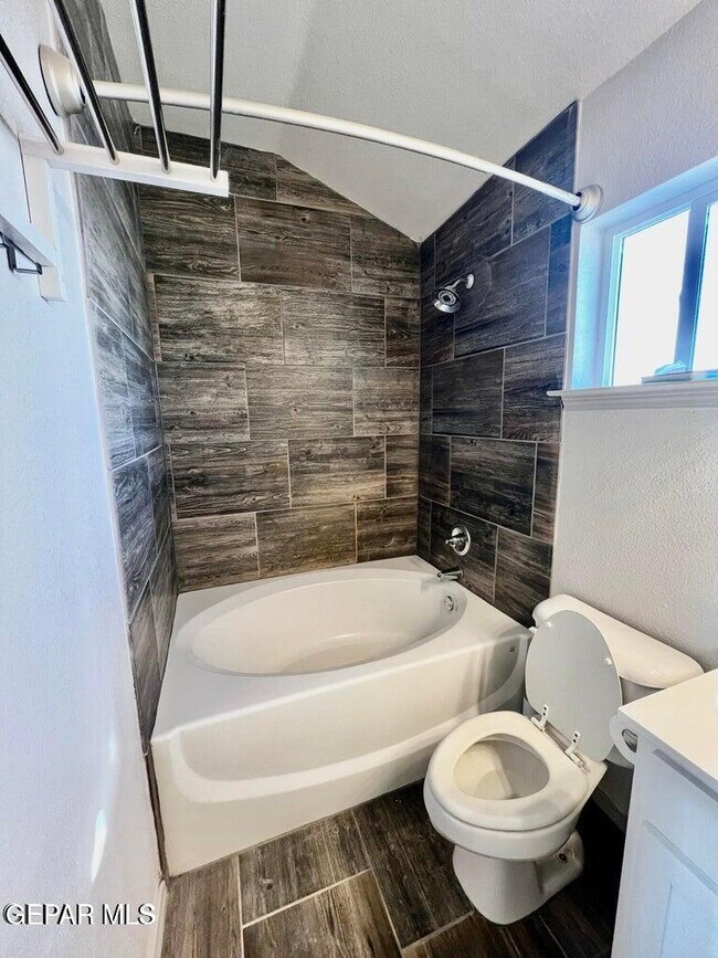 Building Photo - 10148 Red Vly