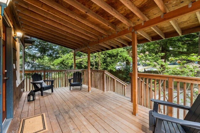 Building Photo - Charming 3 Bed / 1.75 Bath Craftsman-Style...