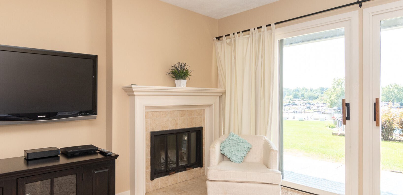 Building Photo - 230 Oak St