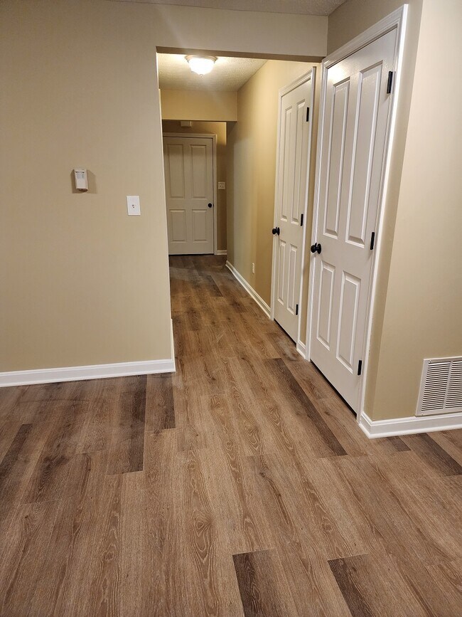 Building Photo - 9308 Gordon Ct