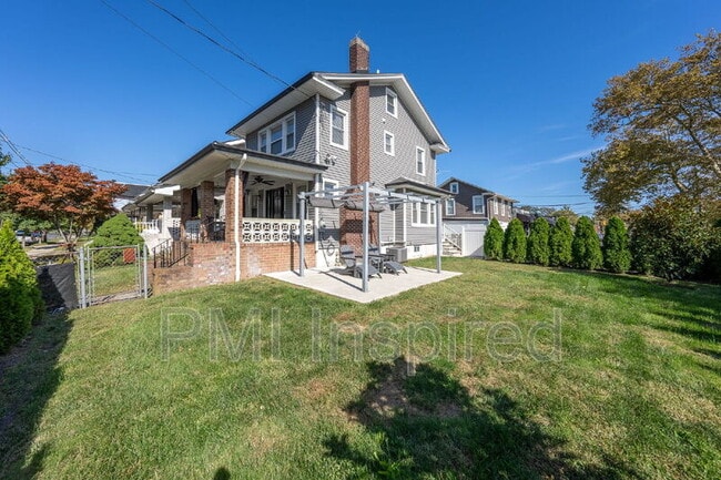 Building Photo - 1100 Langford St