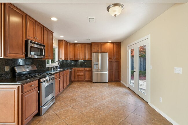 Building Photo - 824 Prince Ave