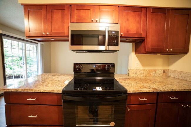 Building Photo - 3 Bedroom Home on Cul-De-Sac