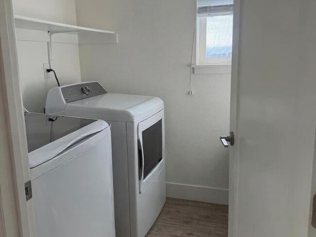 Building Photo - Luxury 4BR Home with Dual Side Yards, Putting Green & Zen-Inspired Master Suite