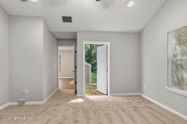 Building Photo - 3924 Victoria Landing Dr S