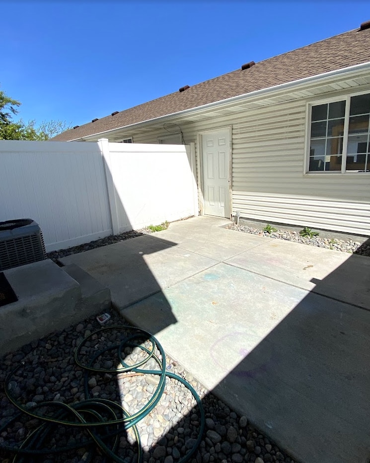 Building Photo - 879 Capital Ave