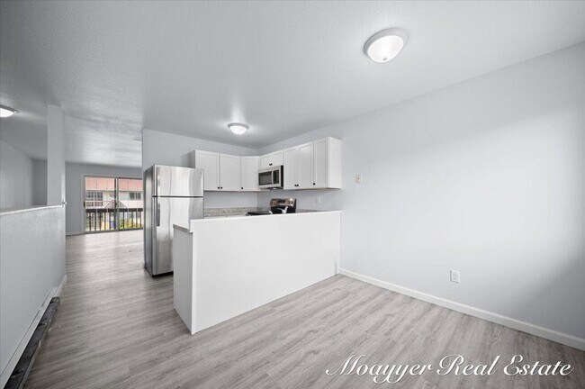 Building Photo - 1041 Abbey Ct