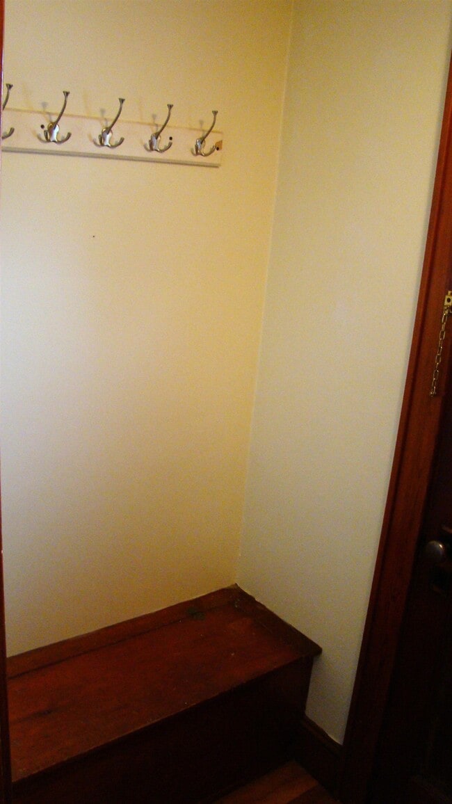 Building Photo - 145 McQuesten St