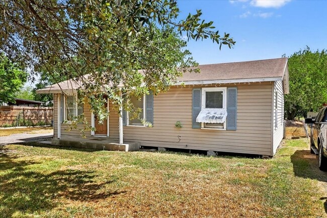 Building Photo - 11230 Blades- 3bed/1bath $1,195/month