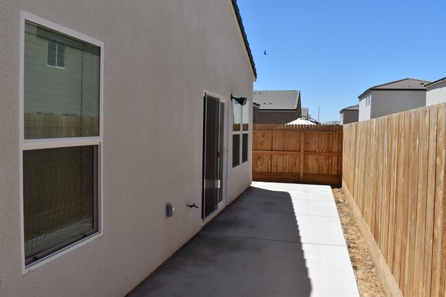 Building Photo - 4481 N San Miguel Ave
