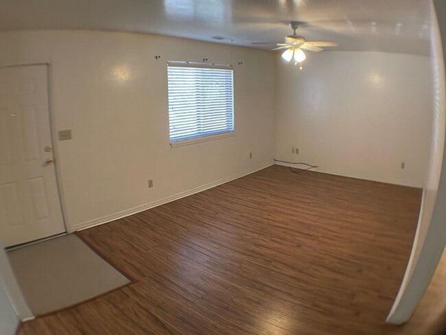 Building Photo - Delightful 2 bedroom 1 bathroom home in Sunnsyside!