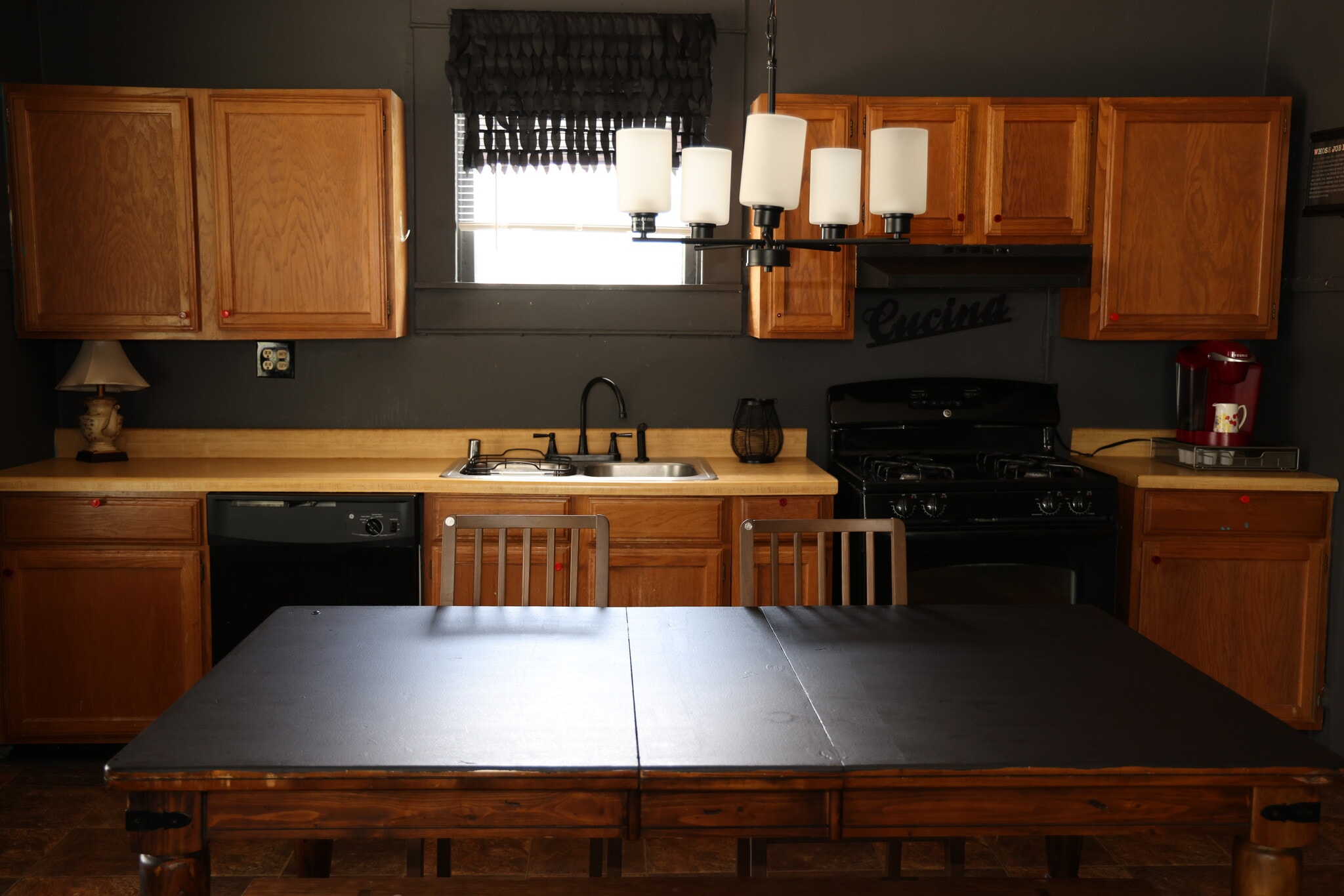 Building Photo - 405 W Drew St