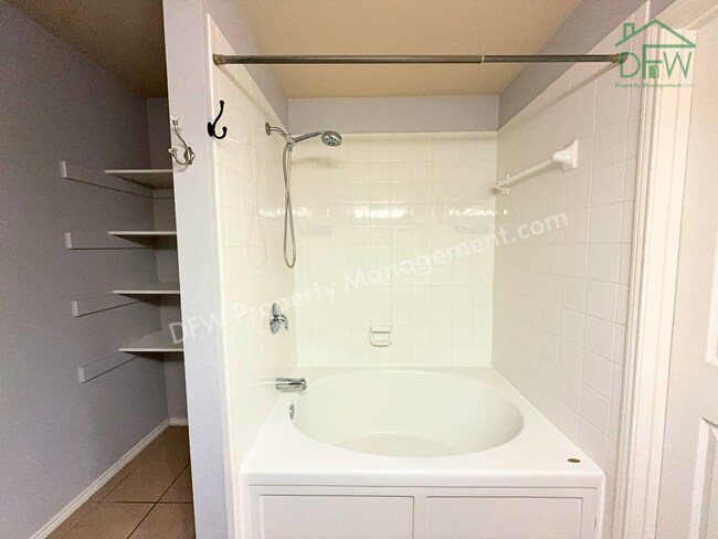 Building Photo - Charming 3 Bed / 2 Bath Home for Lease in Heritage Glen — Fort Worth