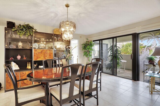 Building Photo - 330 SE 20th Ave