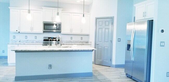 Building Photo - 5323 NW S Lanett Cir