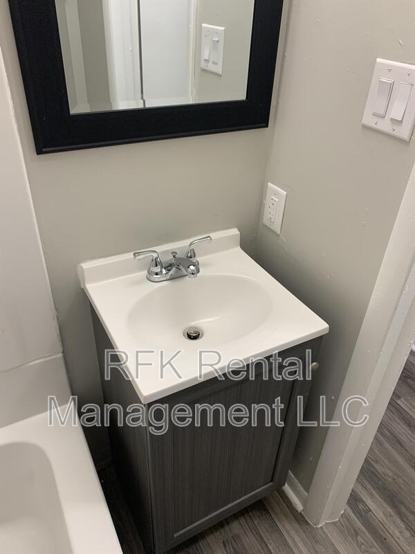 Building Photo - 1460 W 32nd St