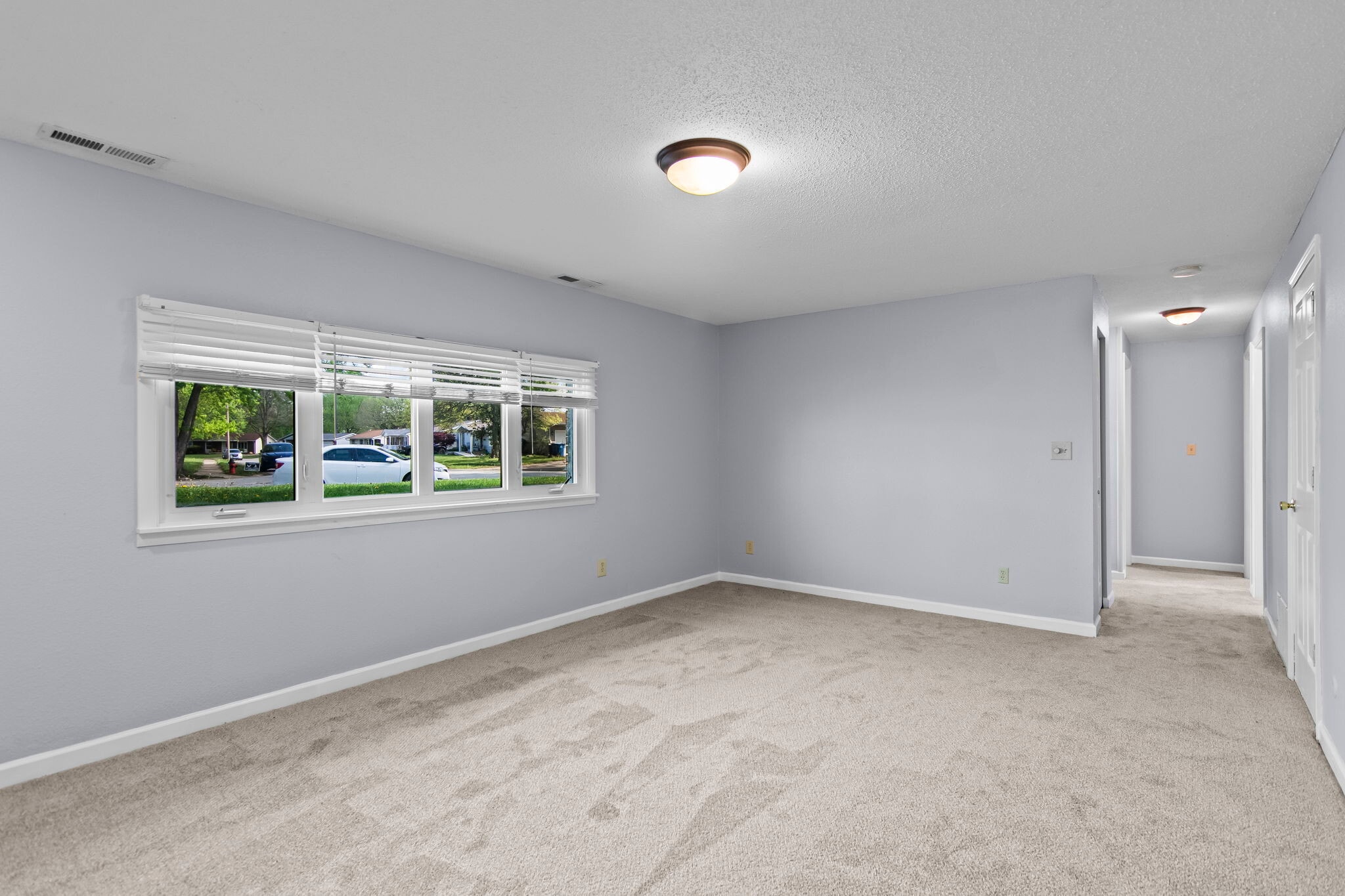 Building Photo - 204 Saxon Dr