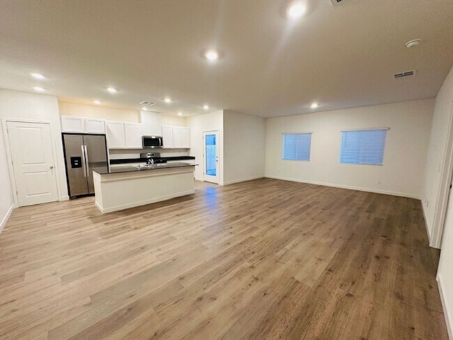 Building Photo - BRAND NEW HOME FOR RENT SHORT OR LONG TERM!