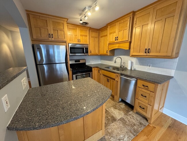 Building Photo - 2507 Bryant Ave S