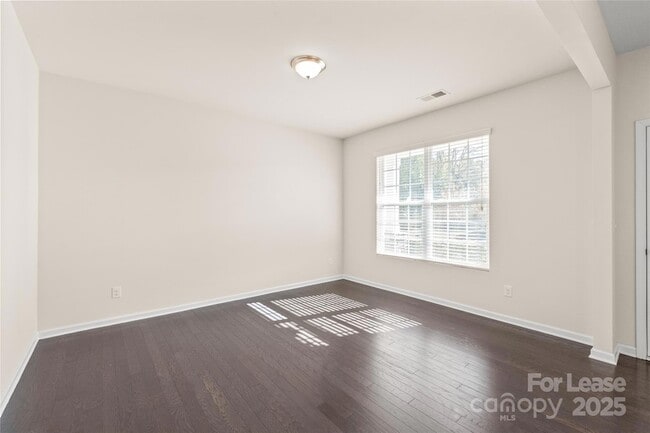 Building Photo - 720 Wood Lily Dr