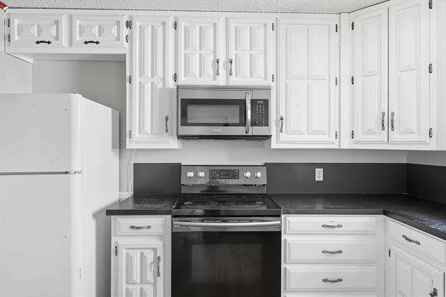 Building Photo - 5702 Teasley Ln