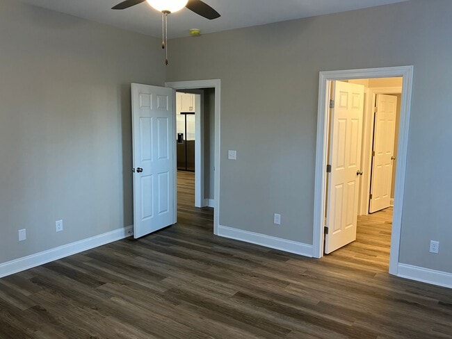 Building Photo - 3 Bedroom 2 Bathroom house located in Mill Creek Cove