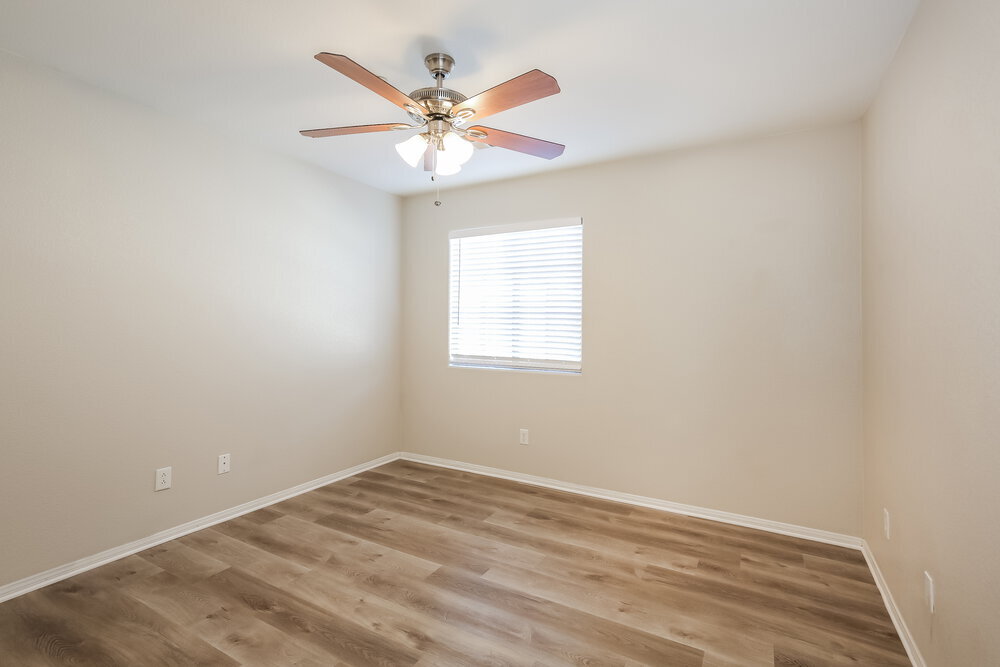 Building Photo - 712 Cades Cove Ave