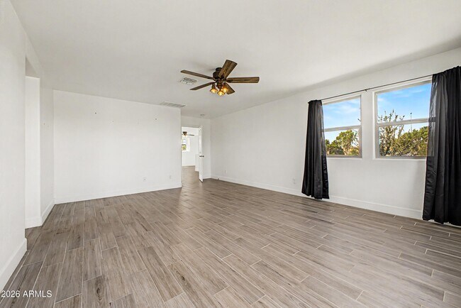 Building Photo - 16332 W Moreland St