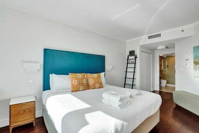 Building Photo - 2889 McFarlane Rd