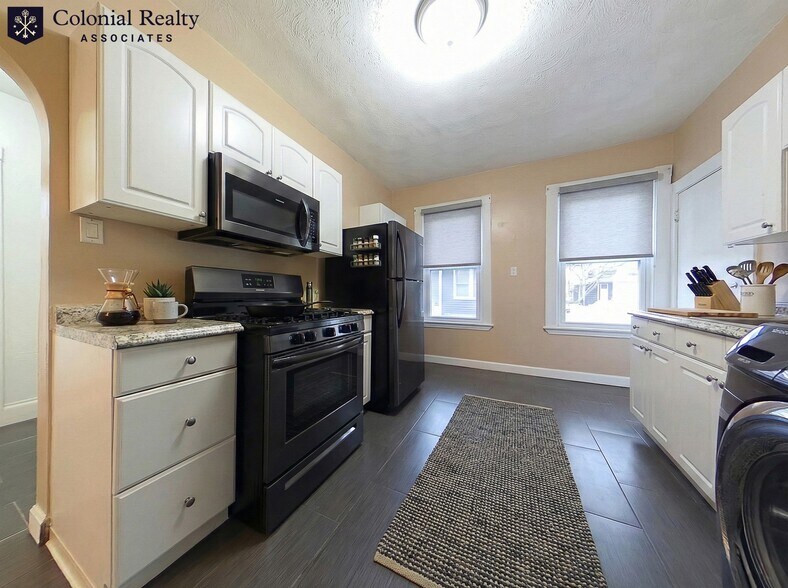 Building Photo - 41 Gordon St