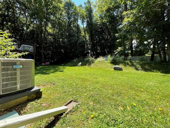 Building Photo - 328 E Broadway