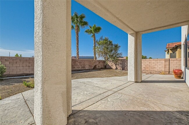 Building Photo - 6464 N Gentle Falls Ln
