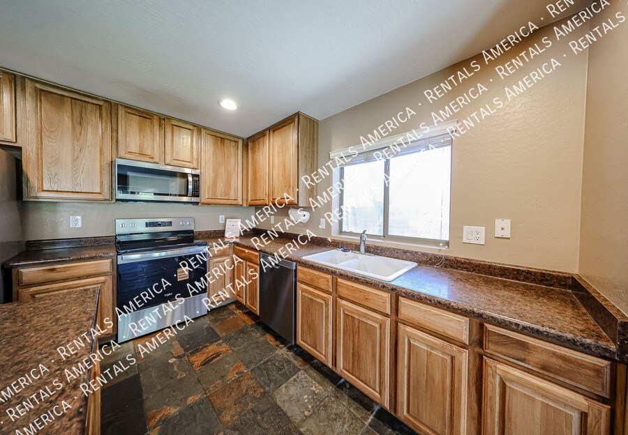Building Photo - 23808 N Tayrien Ln