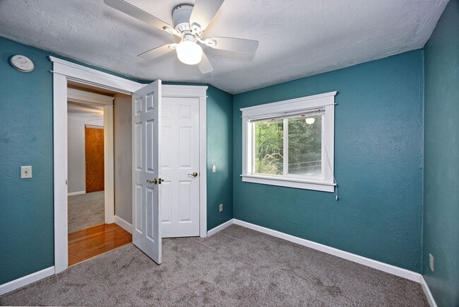 Building Photo - 4+ Bedroom Home - Surrounded by Nature, ne...