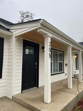 Building Photo - 255 Southview Pl S