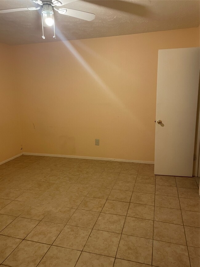 Building Photo - 10751 Corona Ln